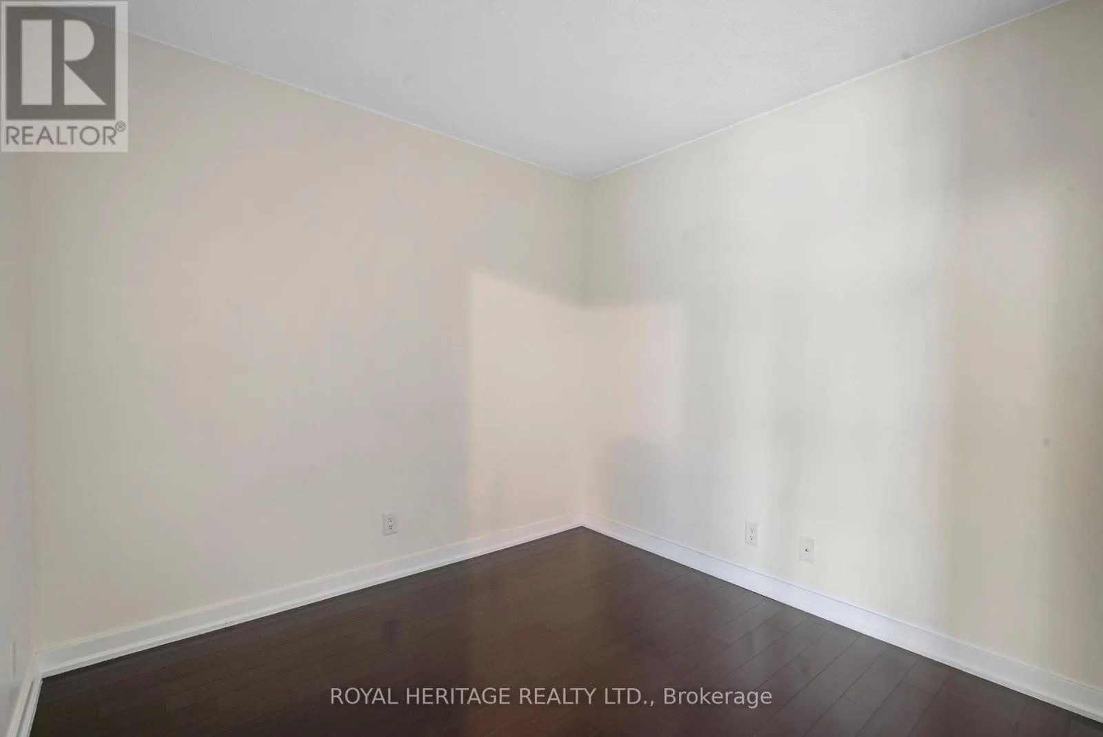 1716 - 38 LEE CENTRE DRIVE