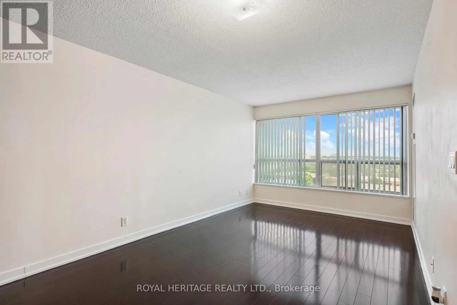 1716 - 38 LEE CENTRE DRIVE