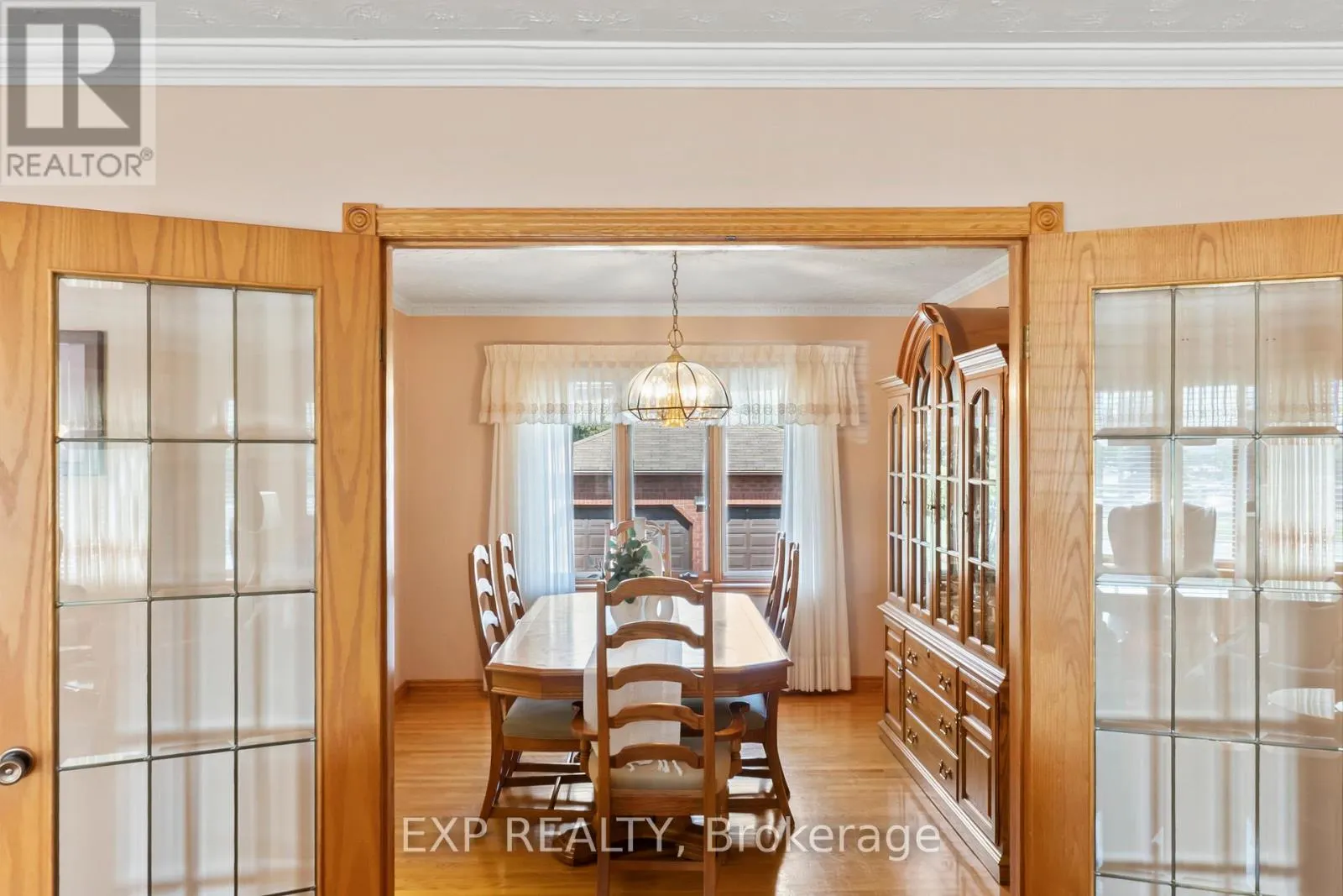 592 TAUNTON ROAD W