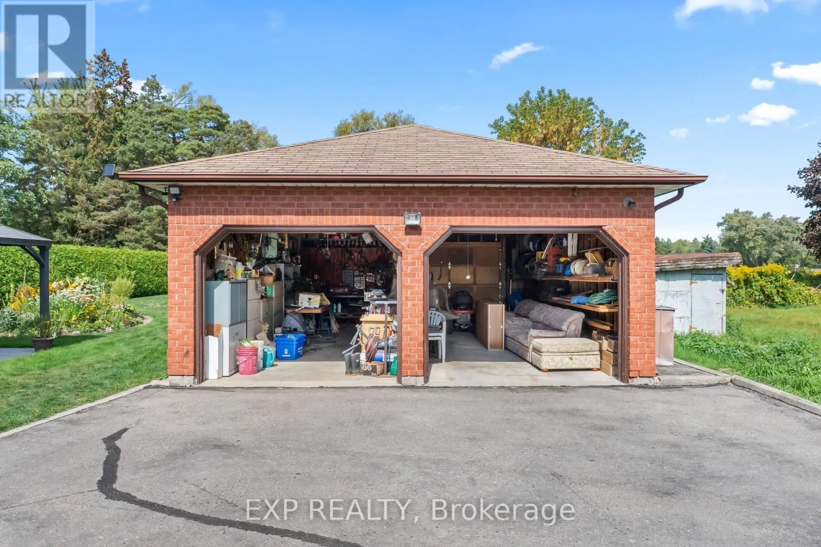 592 TAUNTON ROAD W