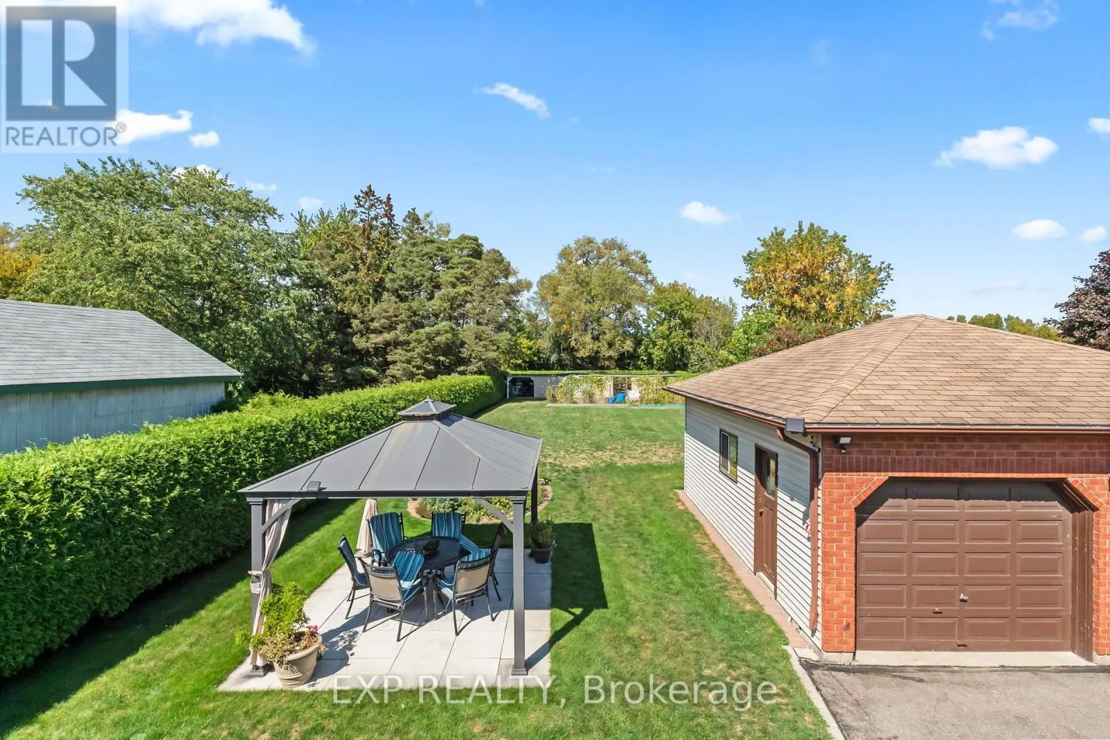 592 TAUNTON ROAD W