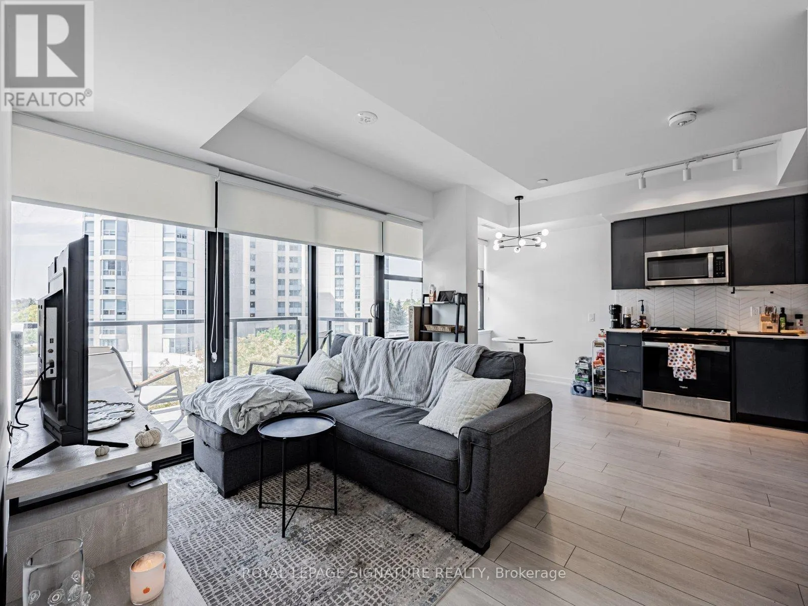 448 - 1608 CHARLES STREET E