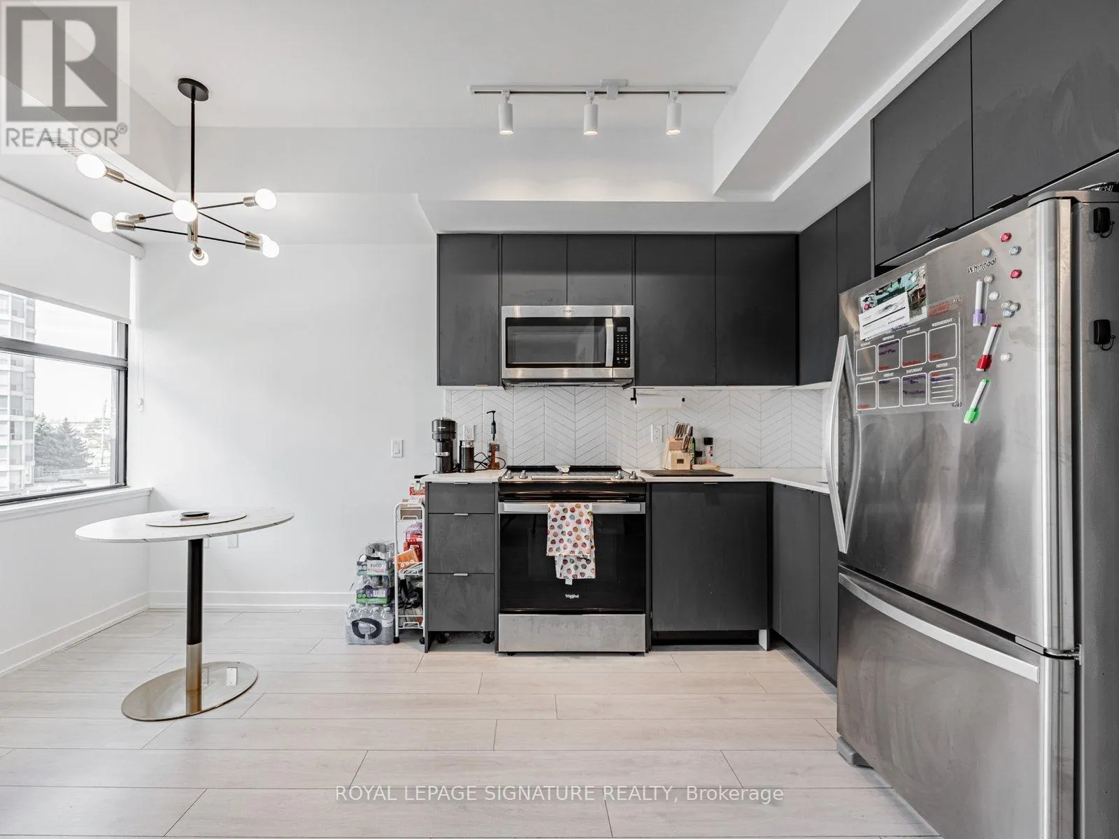 448 - 1608 CHARLES STREET E