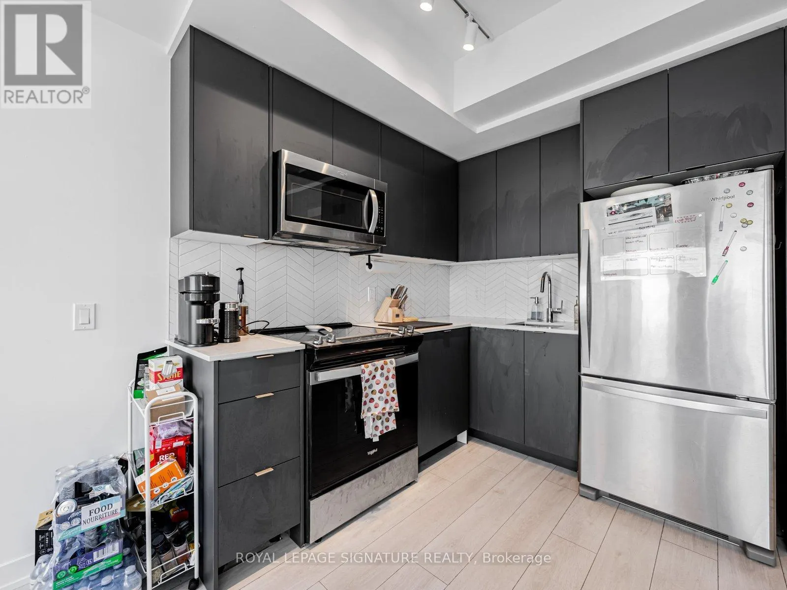 448 - 1608 CHARLES STREET E