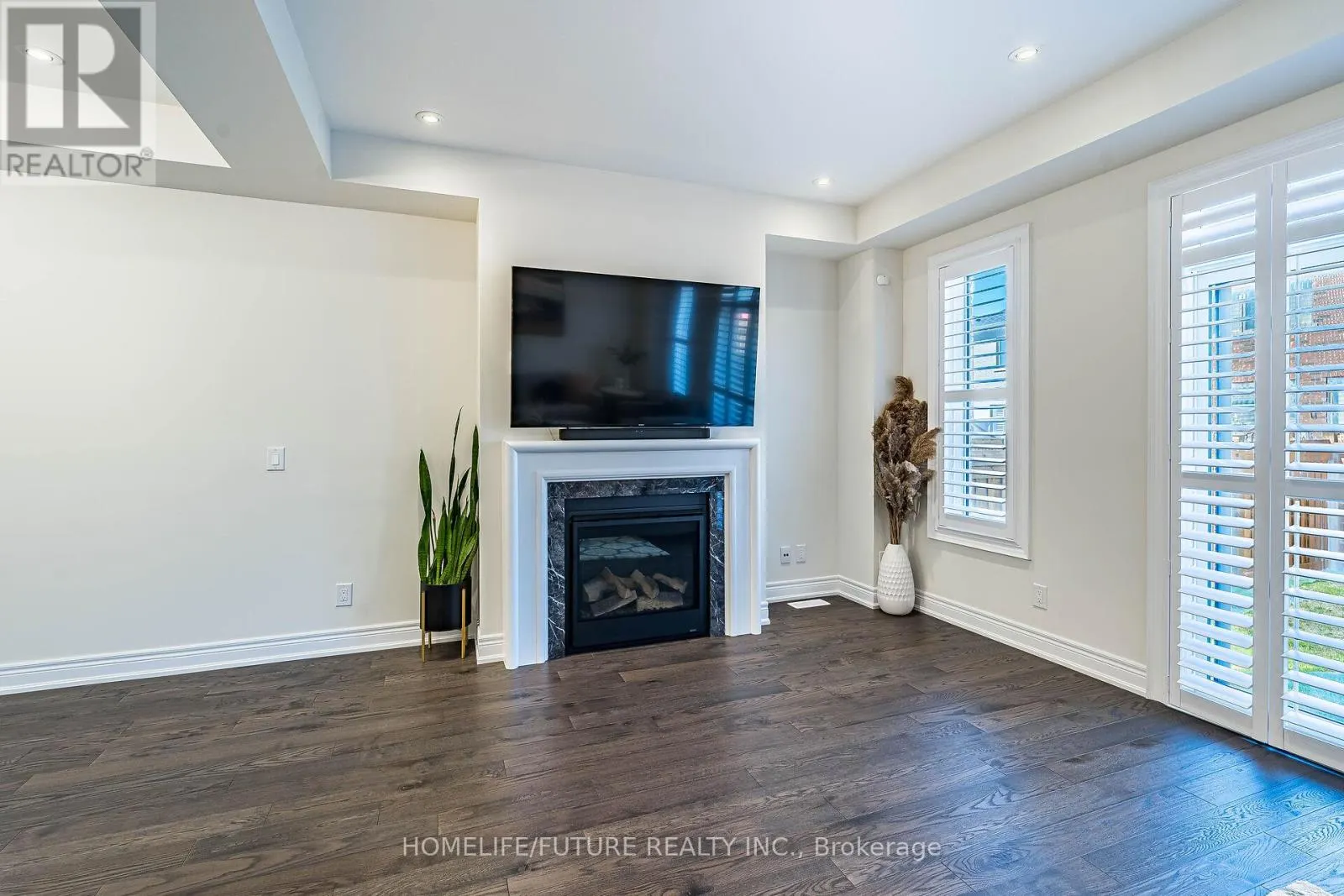 32 GILLIVARY DRIVE