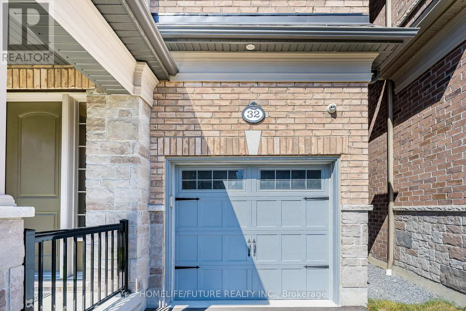 32 GILLIVARY DRIVE
