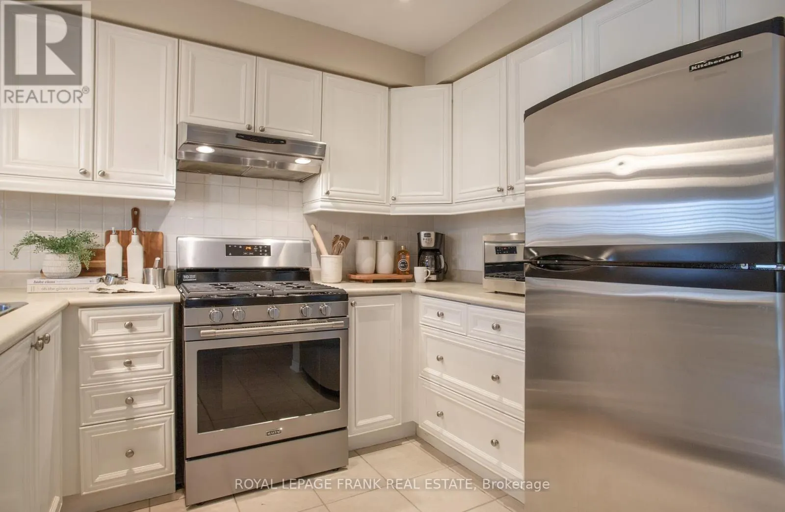 33 BEXLEY CRESCENT E