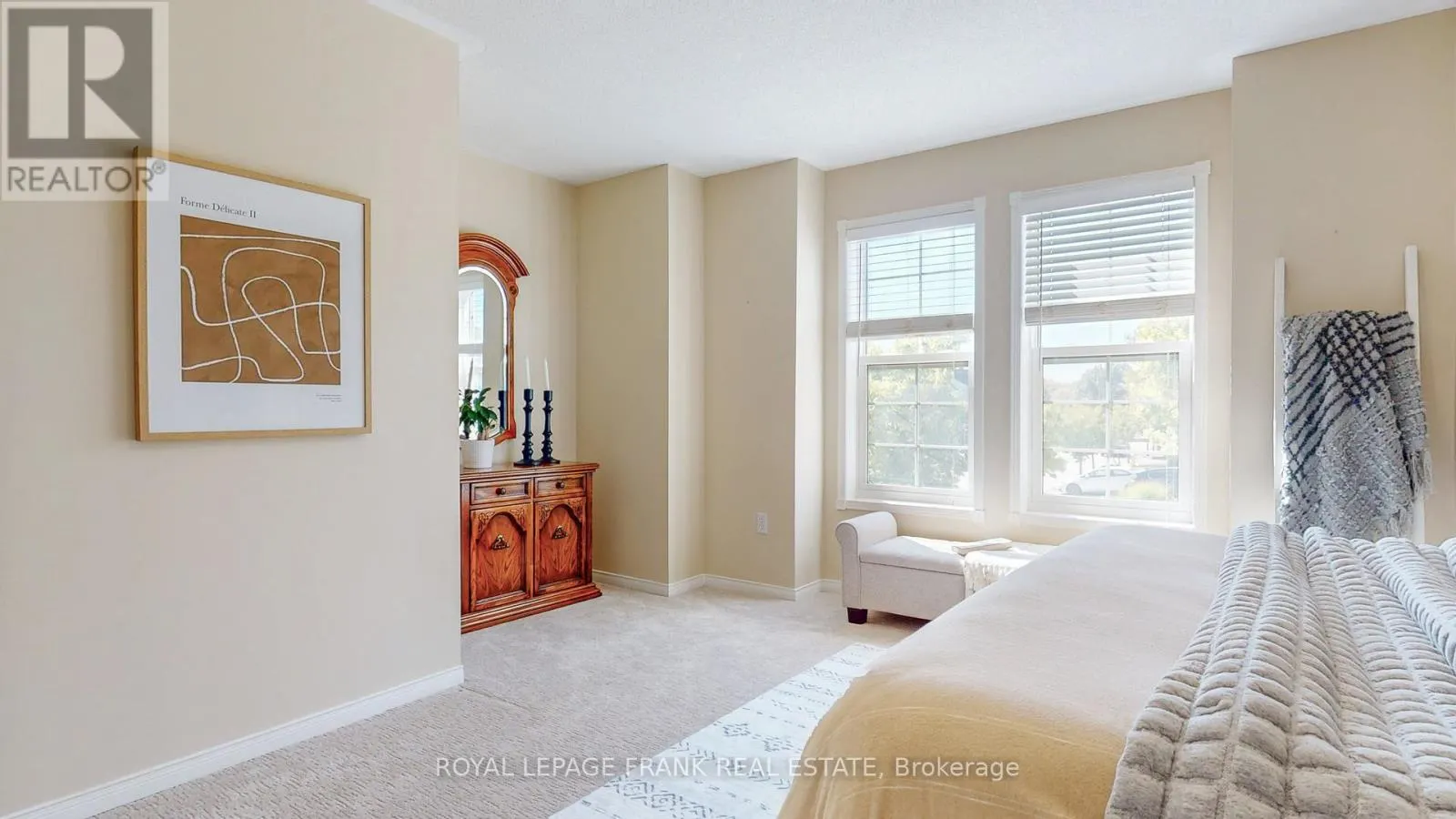 33 BEXLEY CRESCENT E