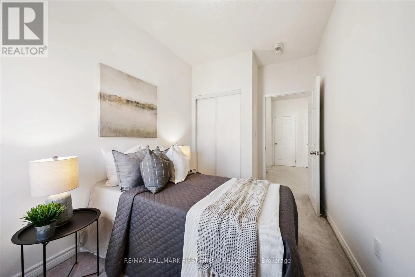 5 - 1060 ST. HILDA'S WAY, #5