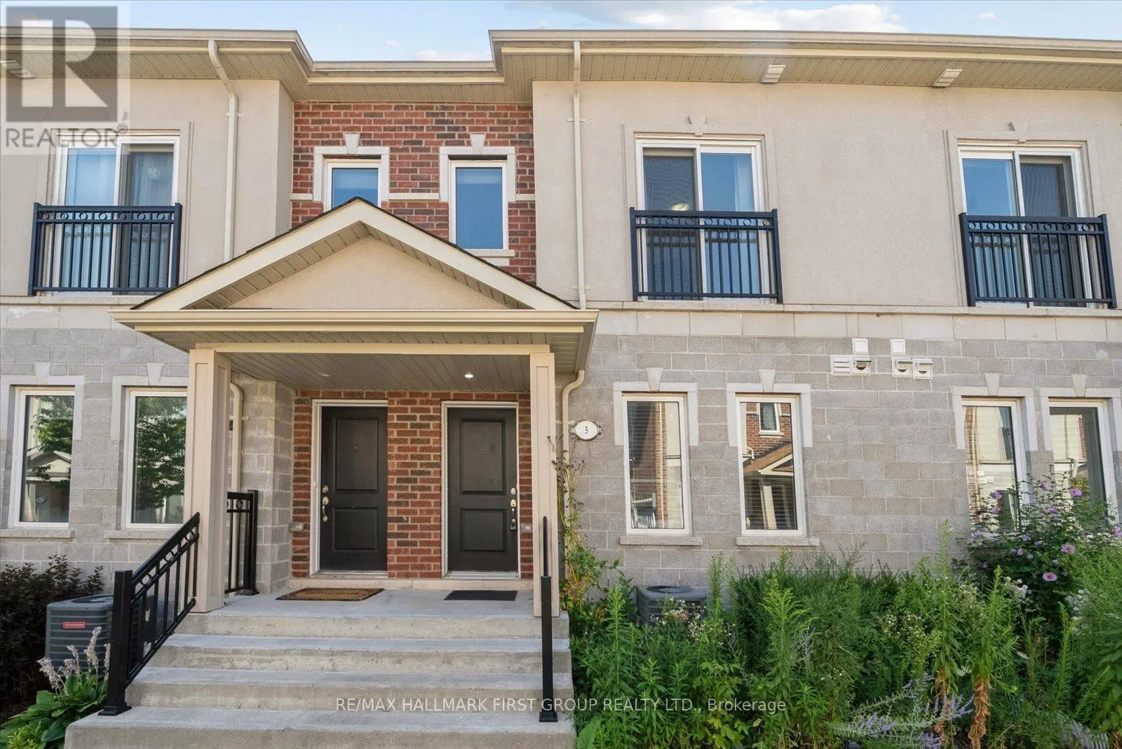 5 - 1060 ST. HILDA'S WAY, #5