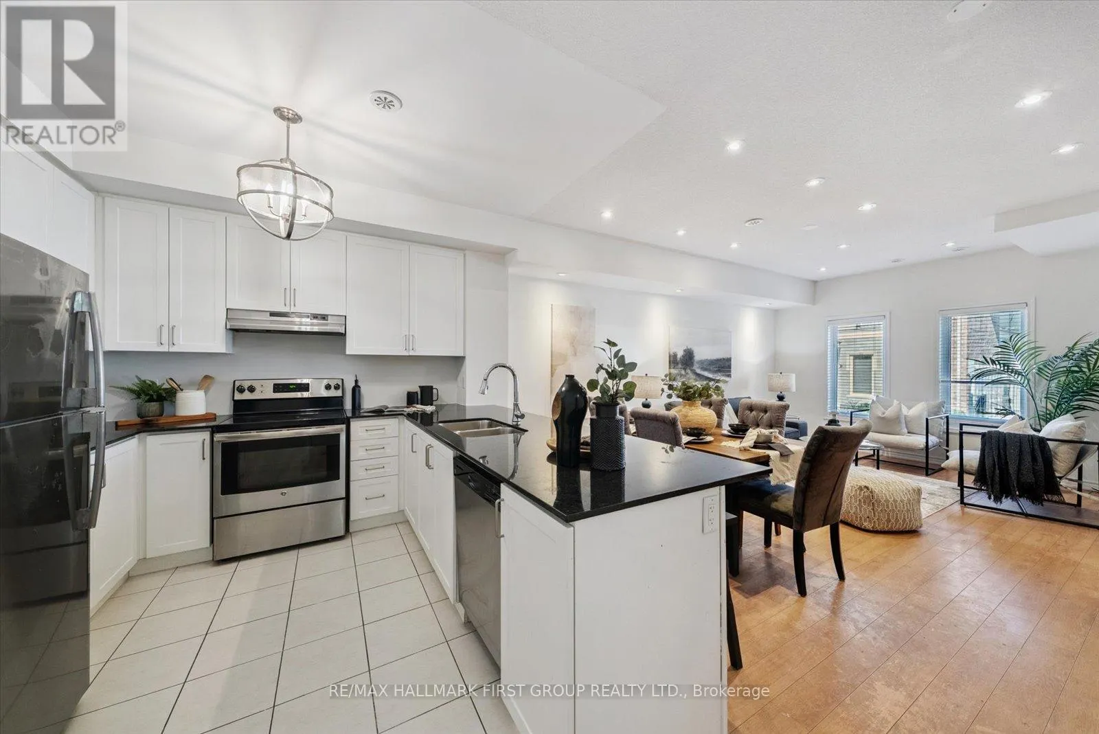 5 - 1060 ST. HILDA'S WAY, #5
