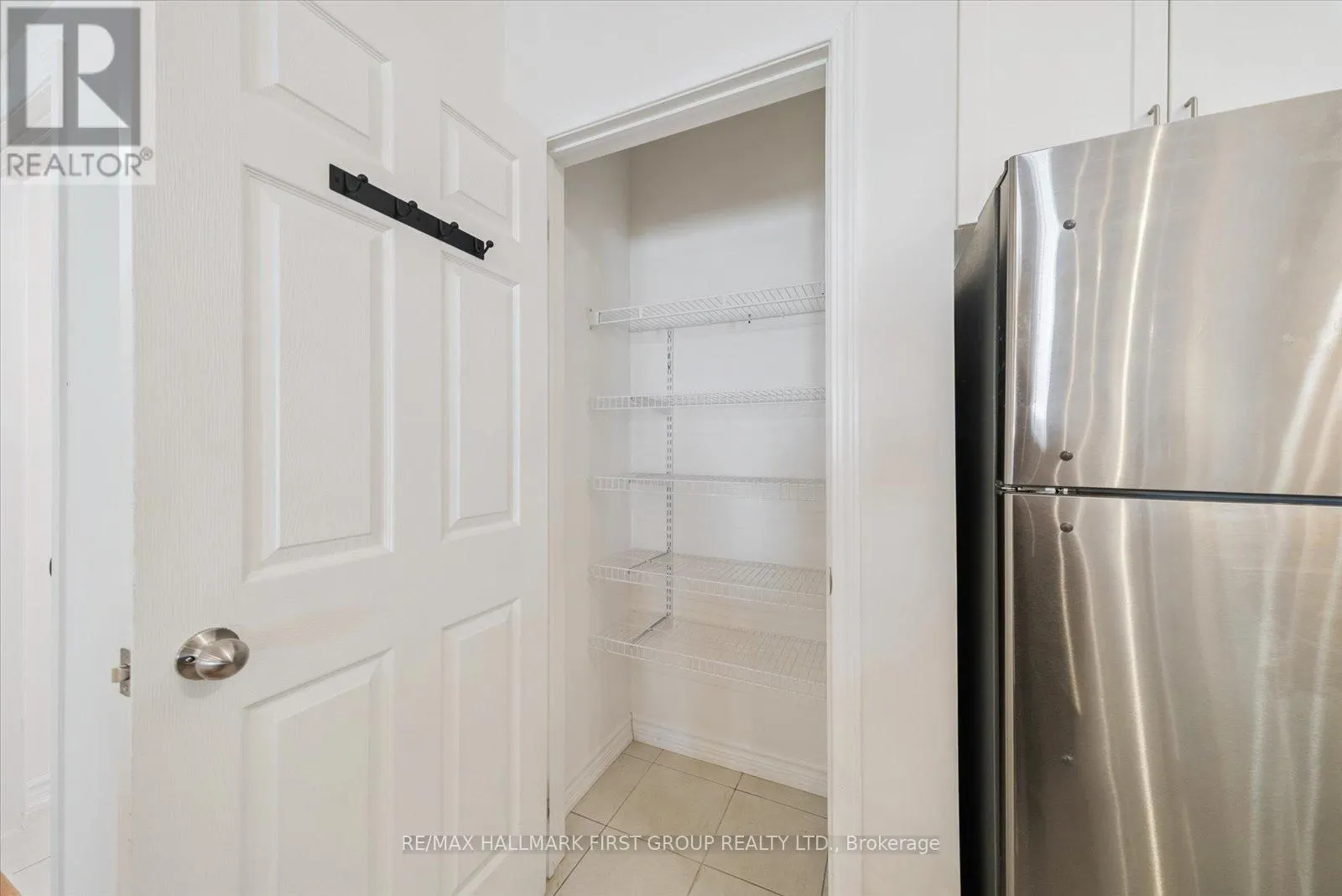 5 - 1060 ST. HILDA'S WAY, #5