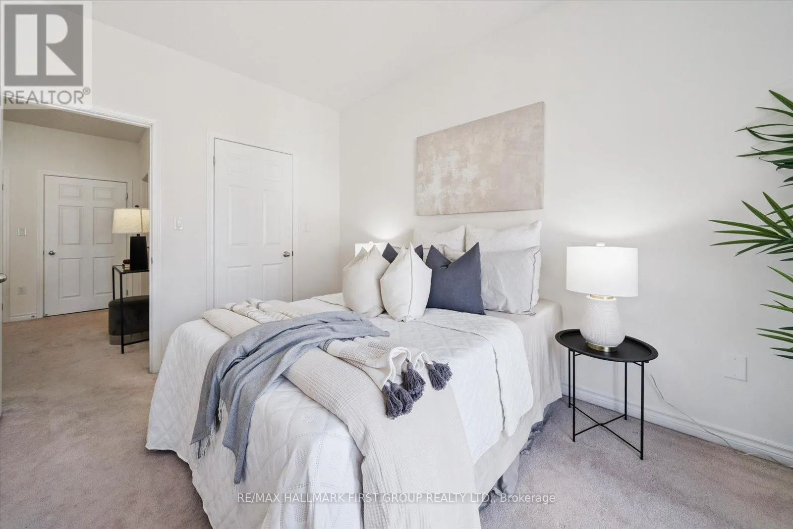 5 - 1060 ST. HILDA'S WAY, #5