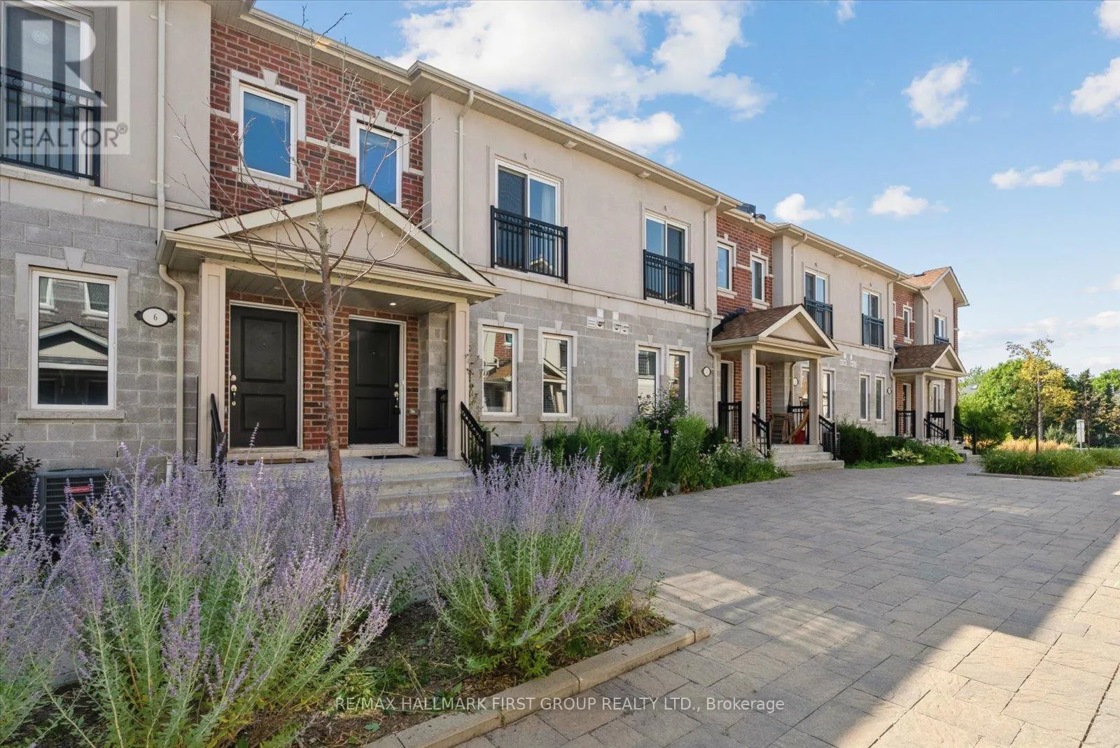 5 - 1060 ST. HILDA'S WAY, #5