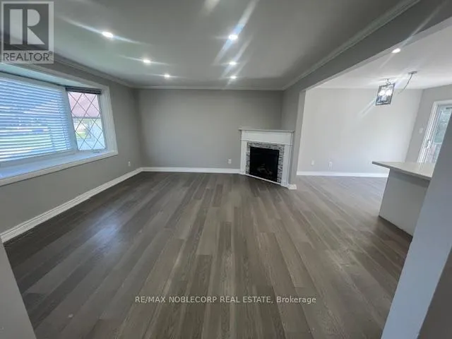 514 CAPILANO COURT