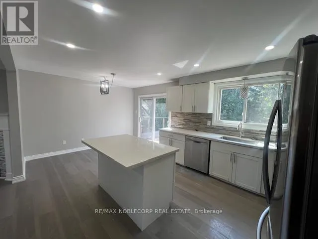 514 CAPILANO COURT
