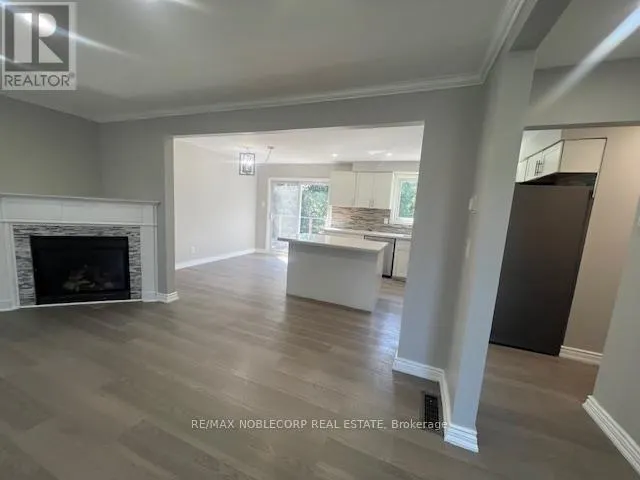 514 CAPILANO COURT