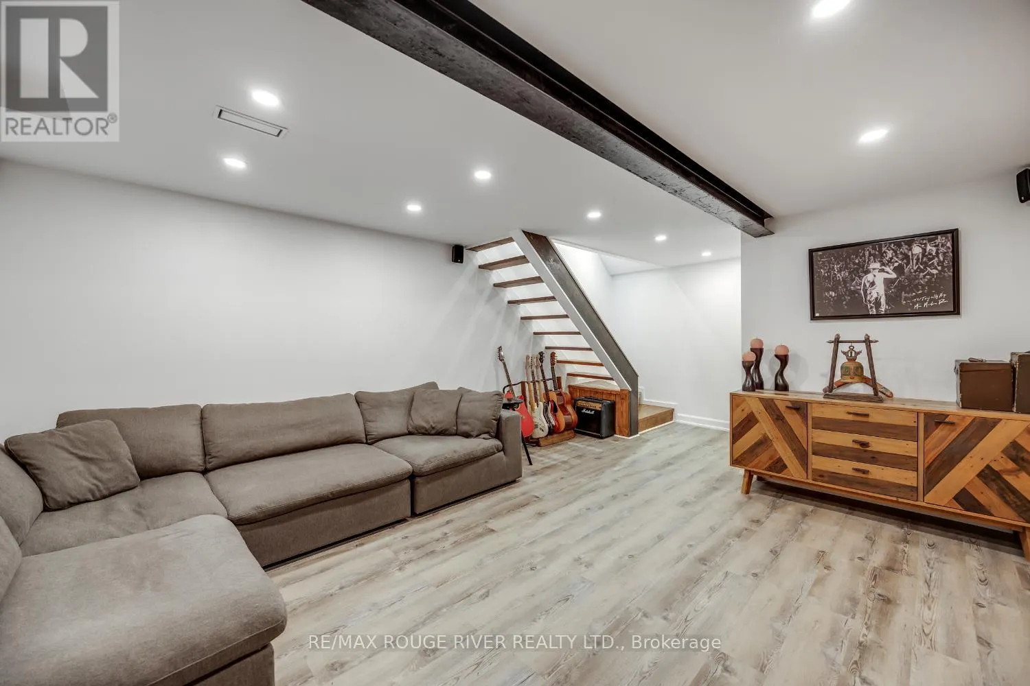 21 RAINE DRIVE