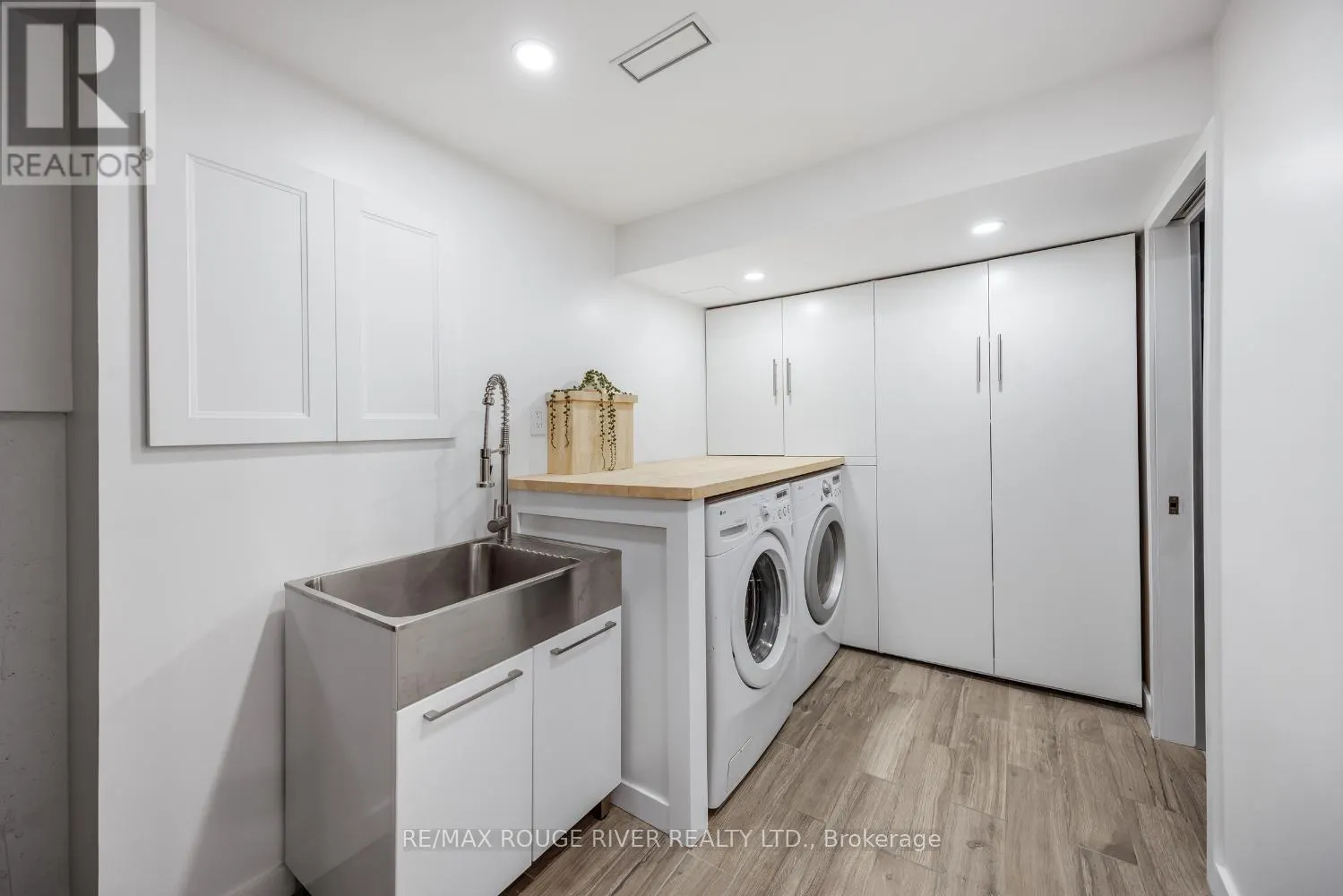 21 RAINE DRIVE