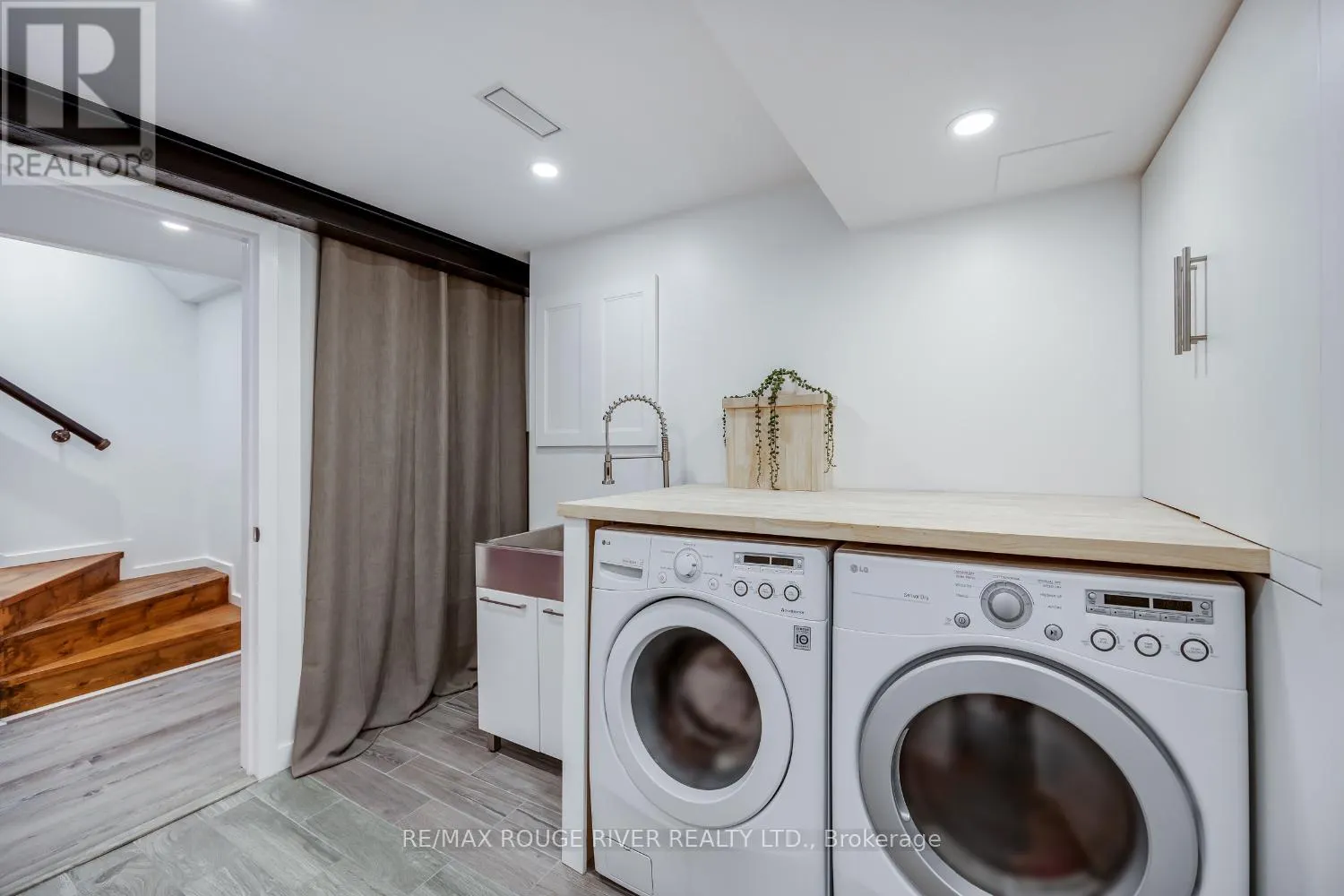 21 RAINE DRIVE