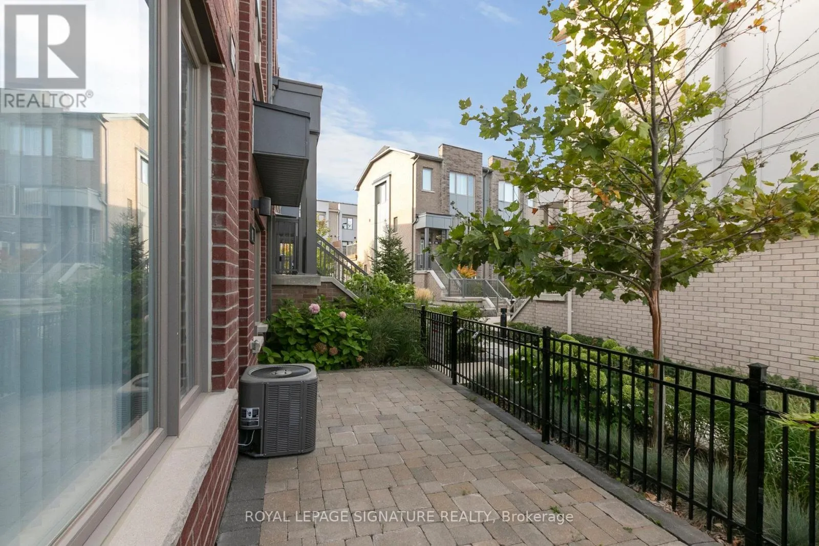 302 - 1525 KINGSTON ROAD