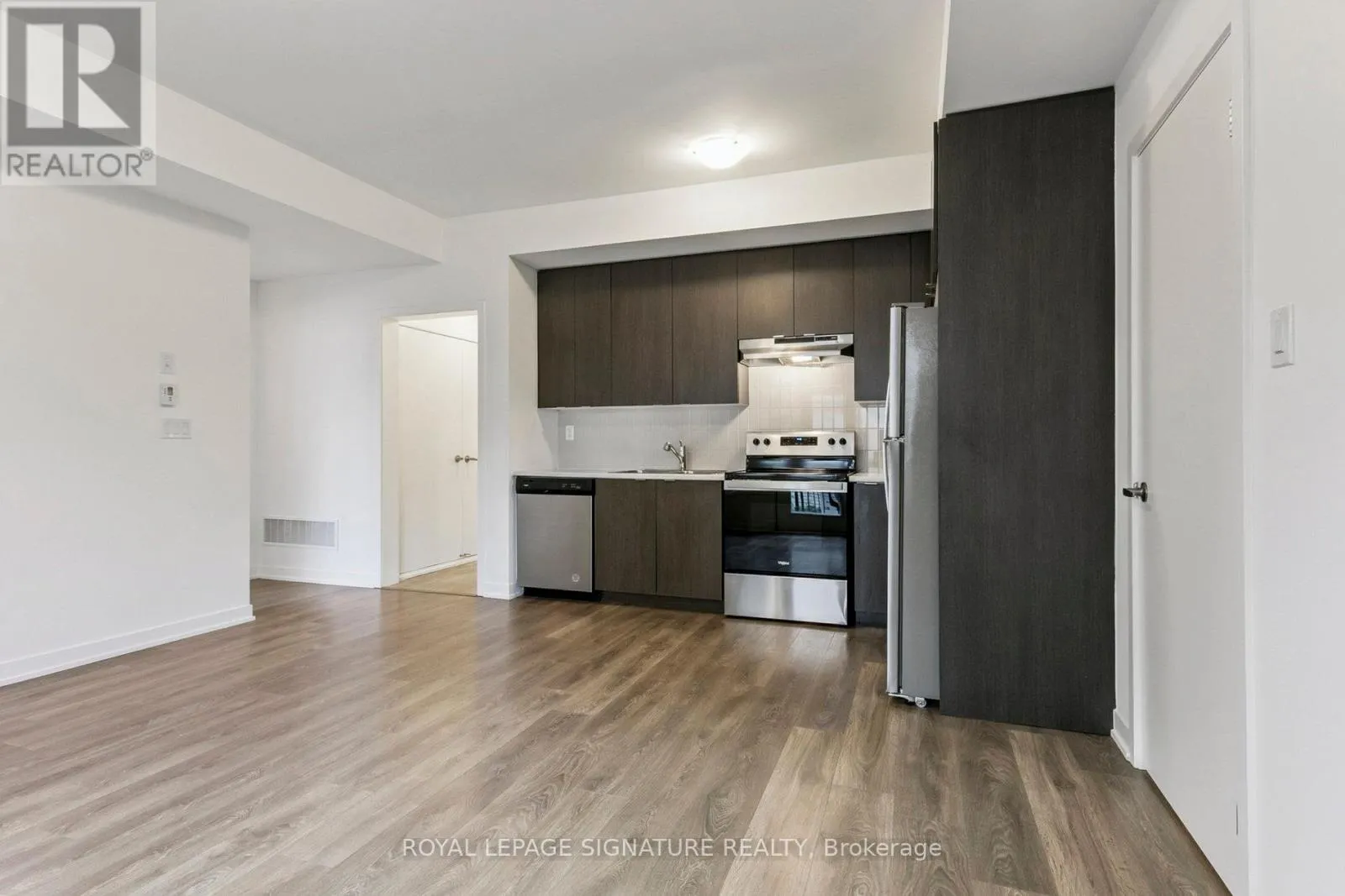 302 - 1525 KINGSTON ROAD