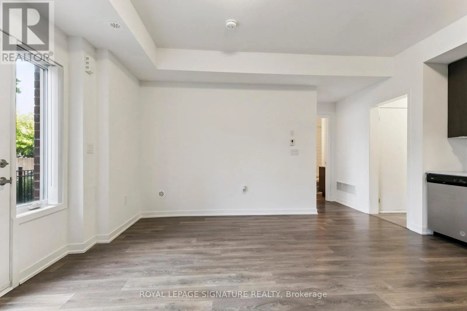 302 - 1525 KINGSTON ROAD
