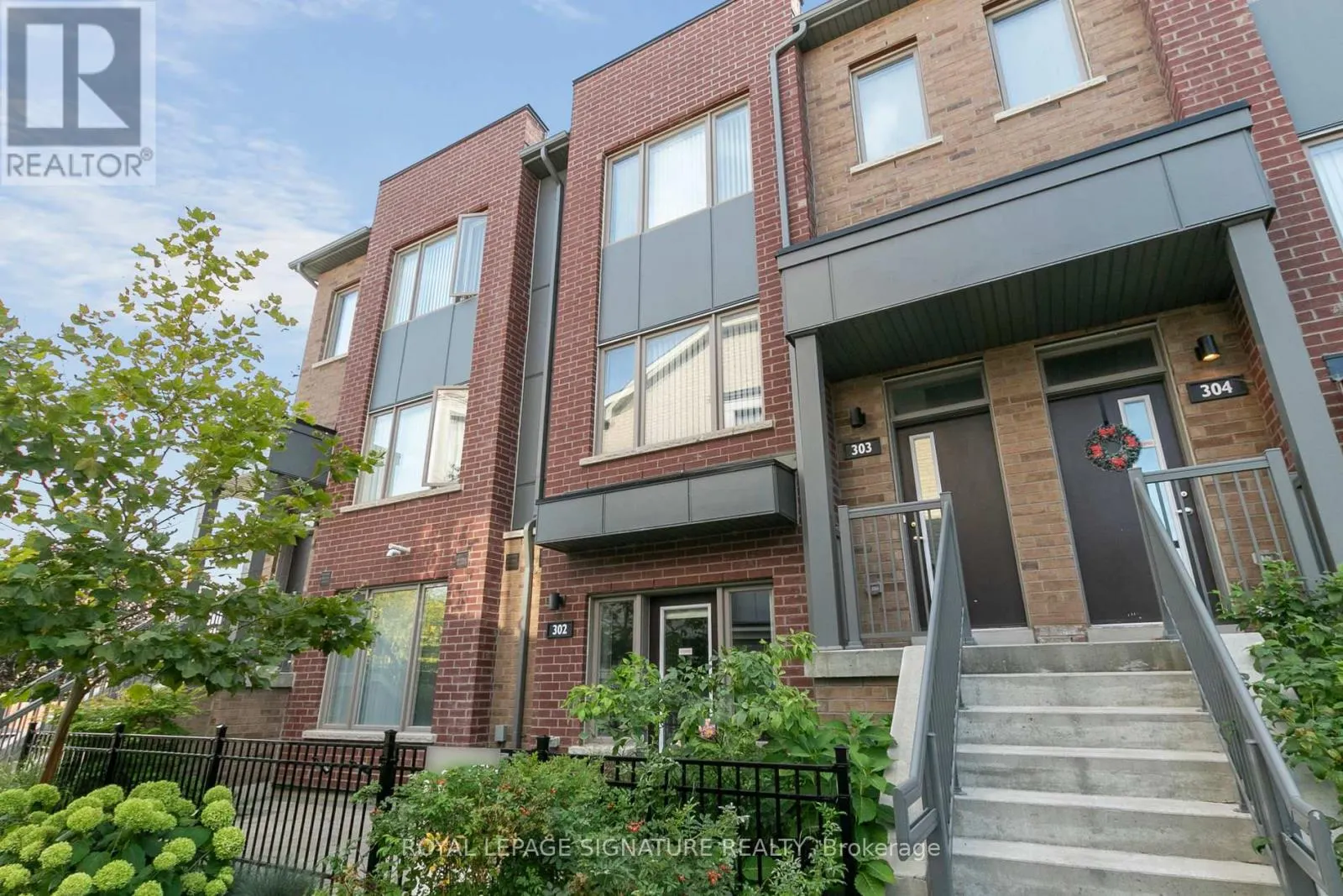 302 - 1525 KINGSTON ROAD