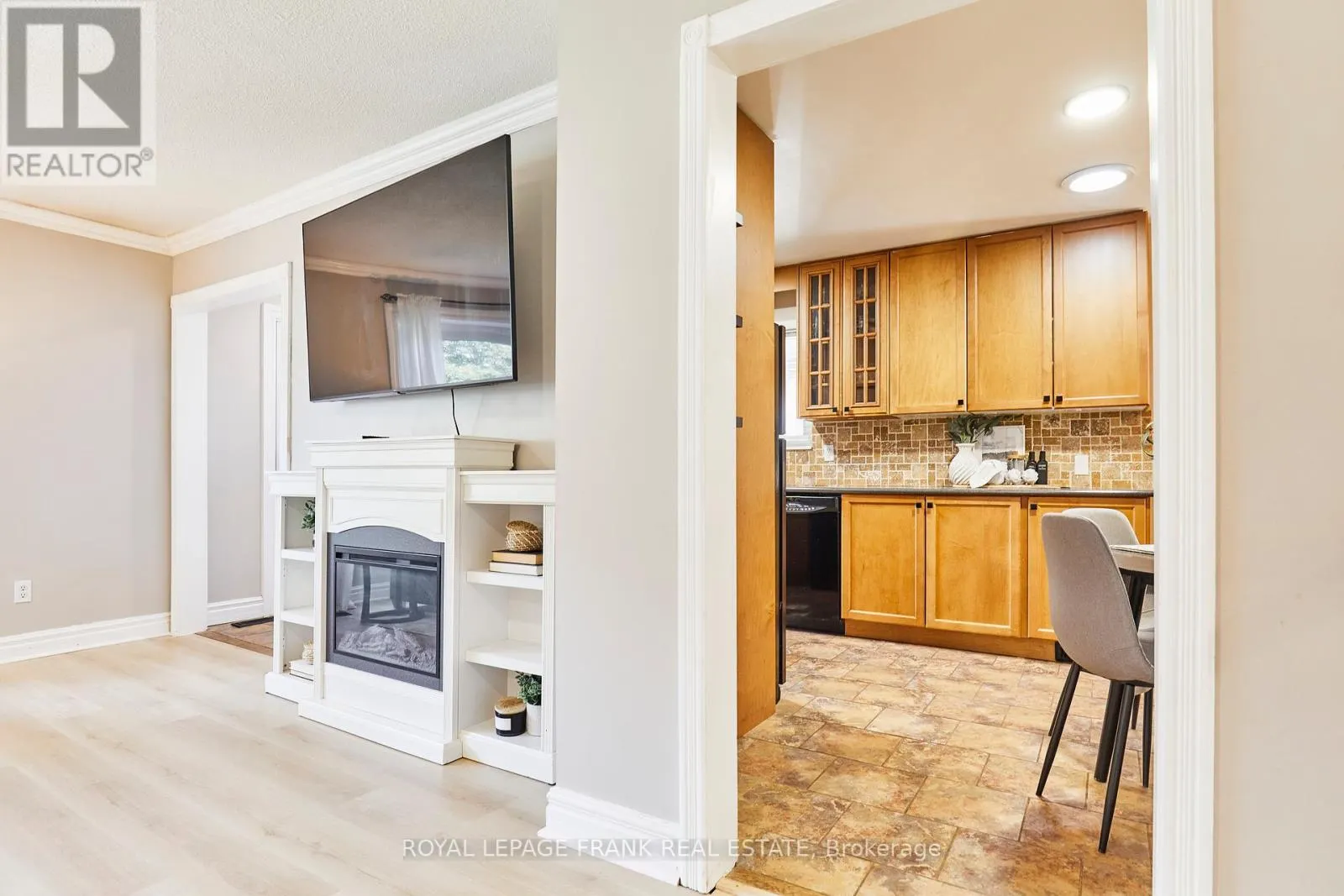 24 ROSER CRESCENT