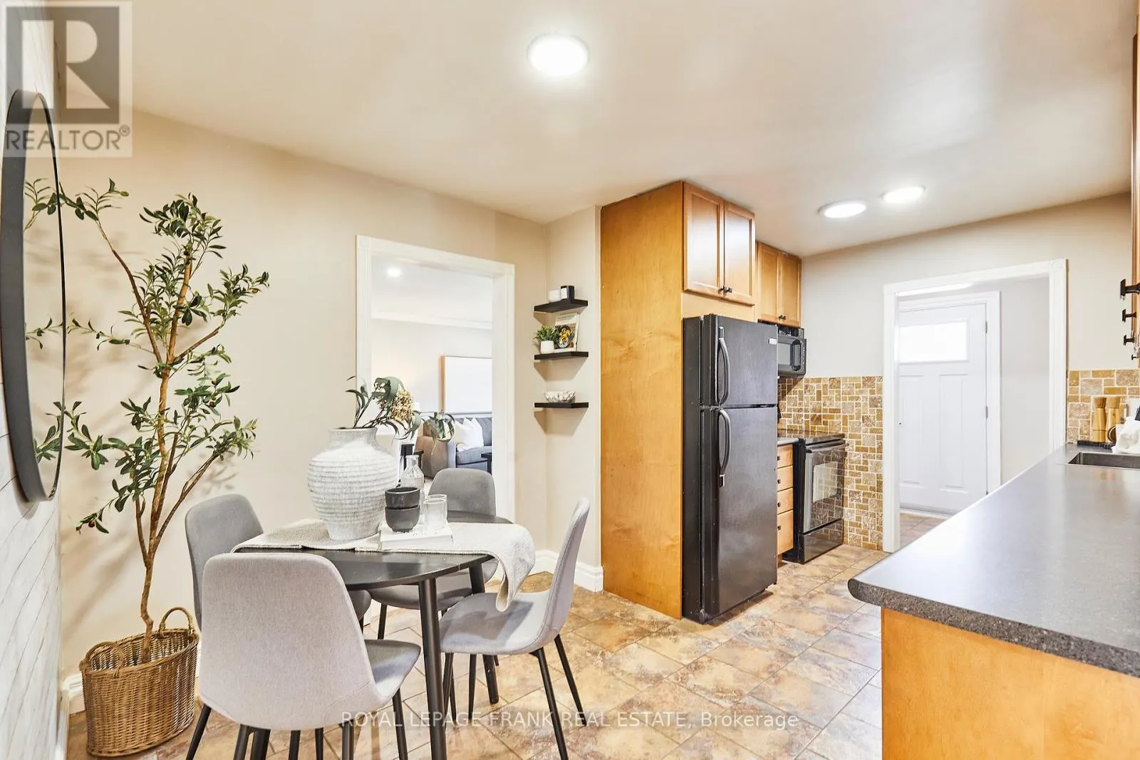 24 ROSER CRESCENT