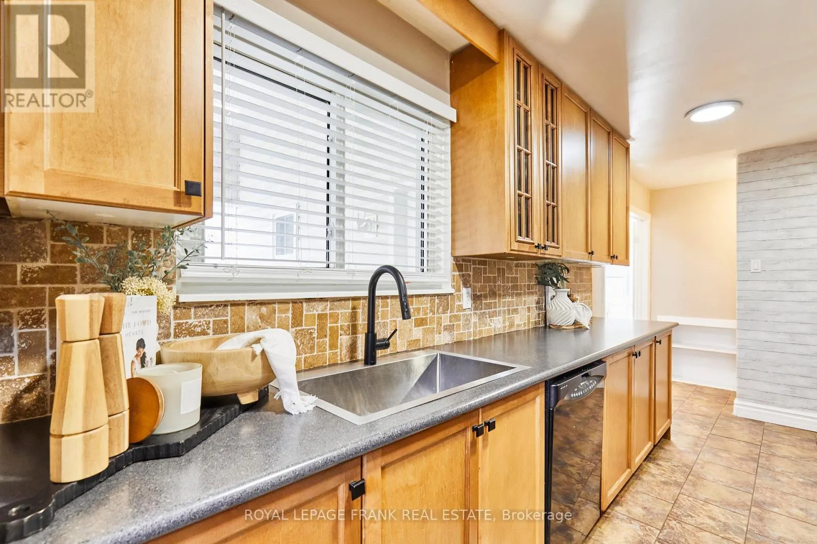 24 ROSER CRESCENT