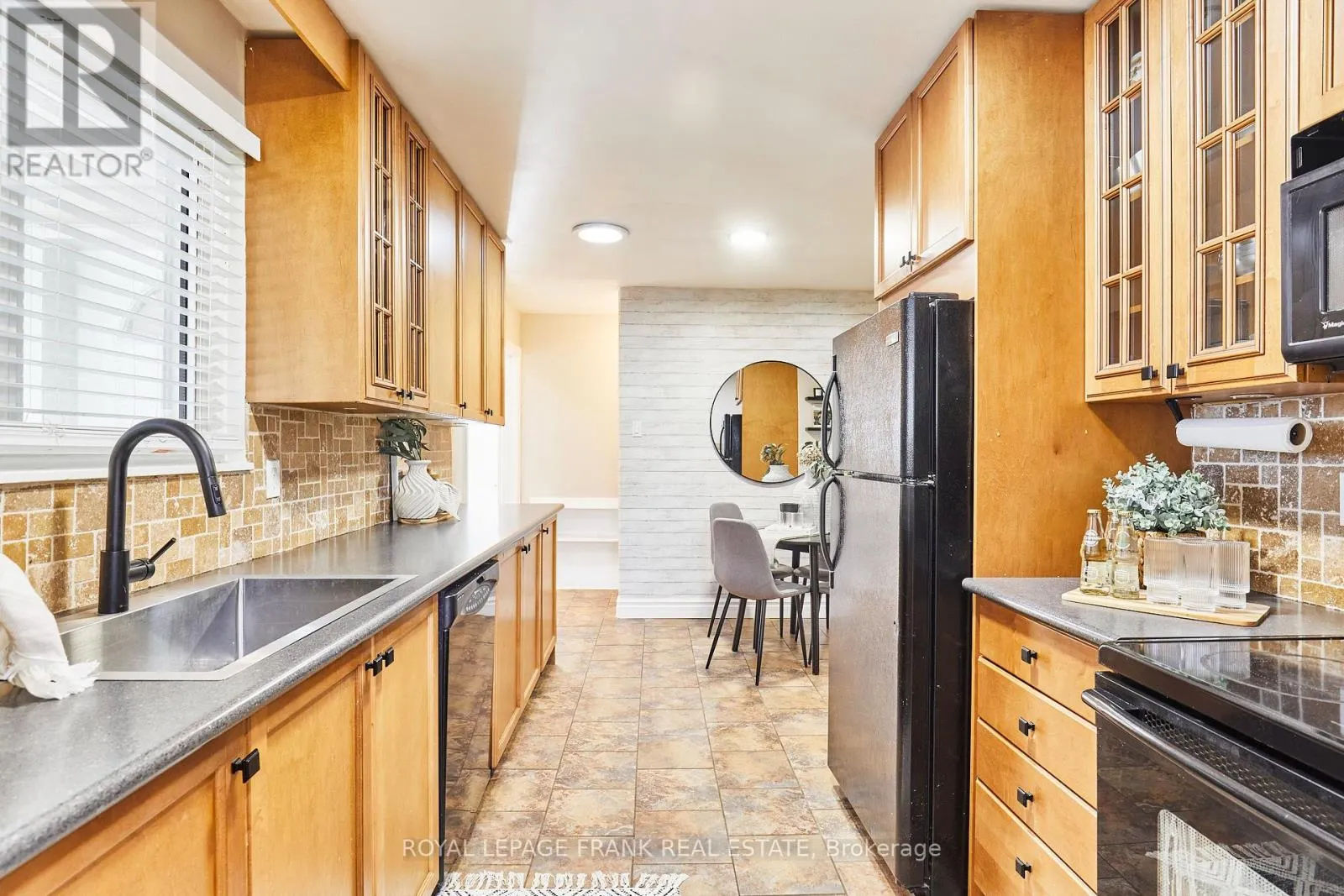 24 ROSER CRESCENT