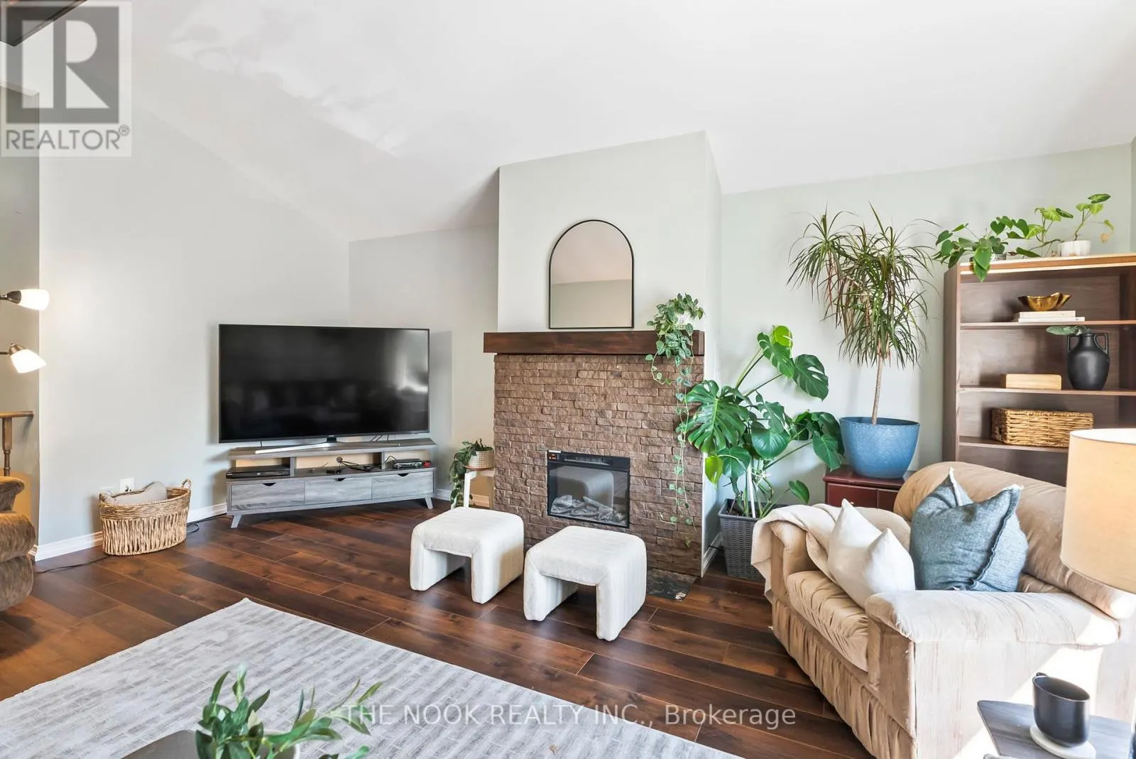 1041 MEADOWRIDGE CRESCENT