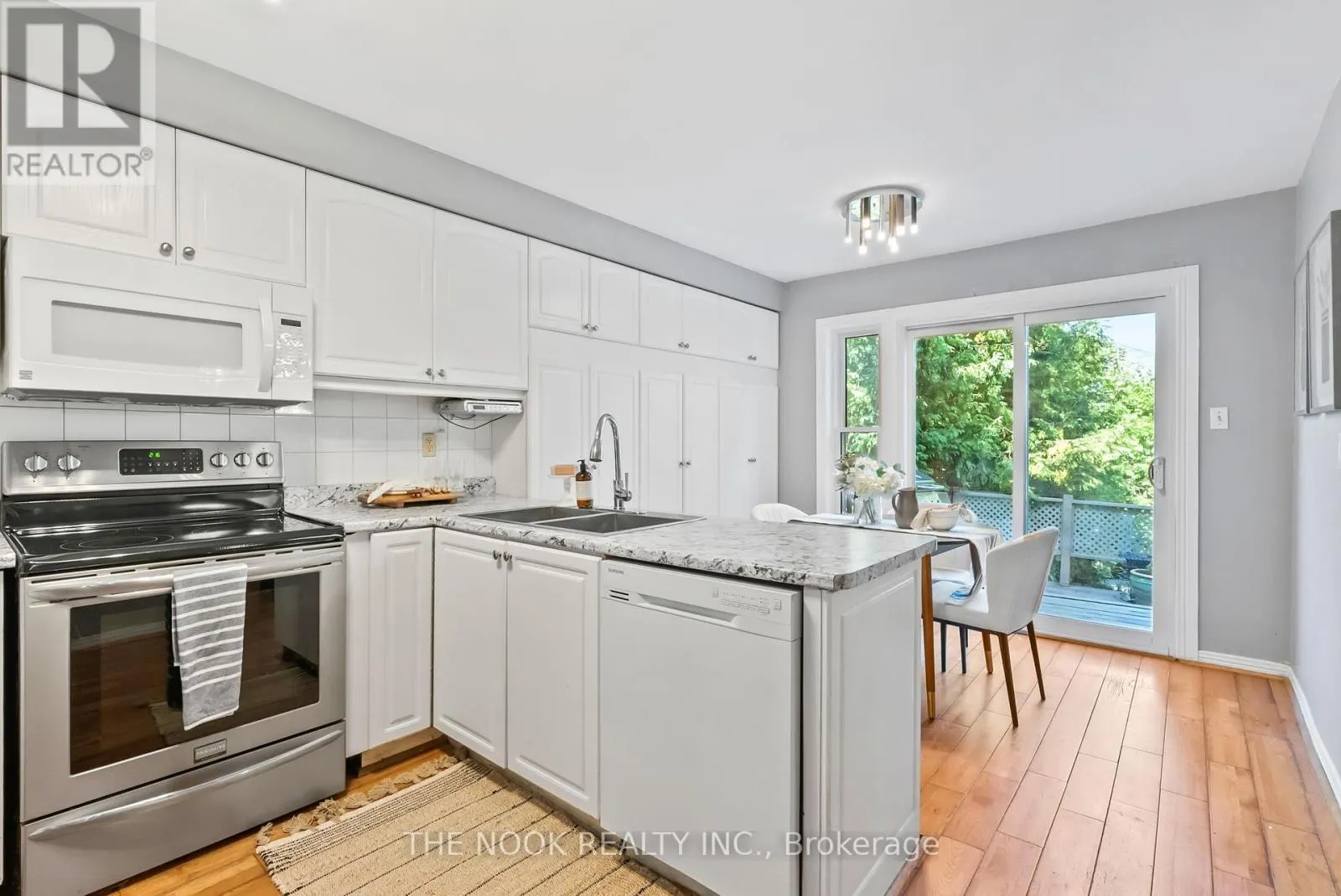 1041 MEADOWRIDGE CRESCENT