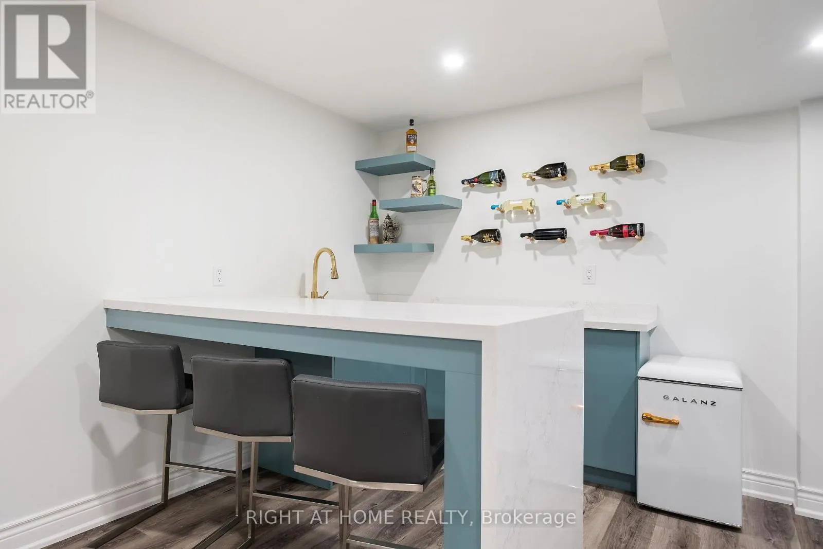 20B LEAFIELD STREET