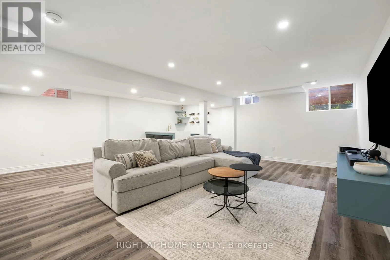 20B LEAFIELD STREET
