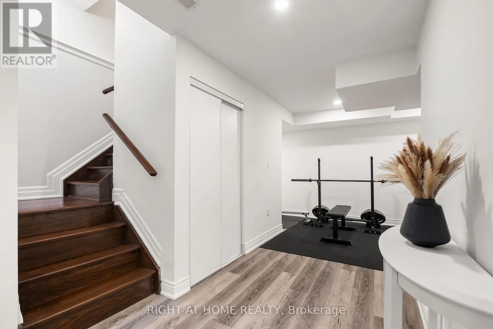 20B LEAFIELD STREET