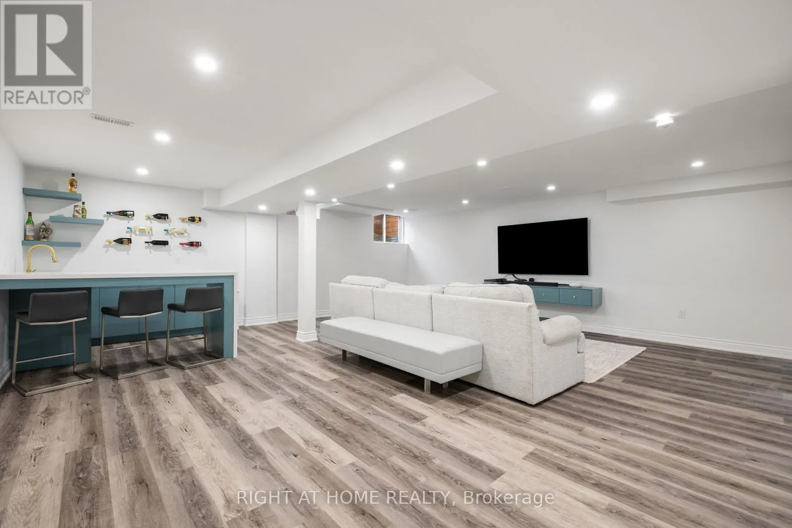 20B LEAFIELD STREET
