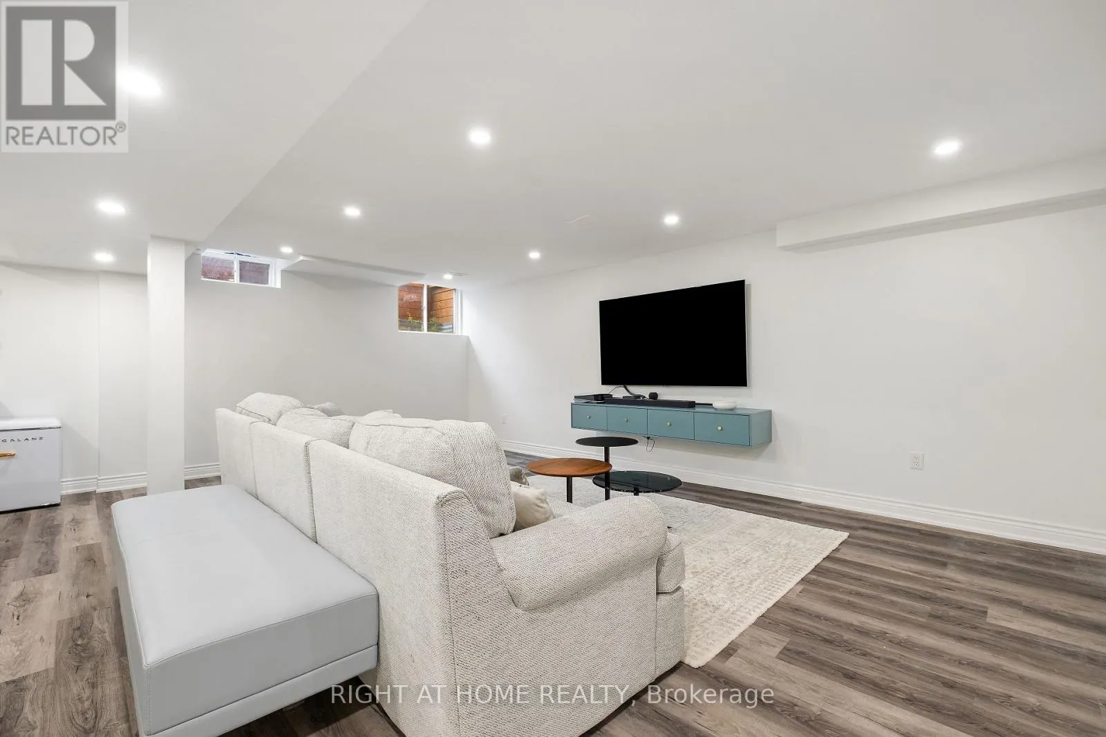 20B LEAFIELD STREET