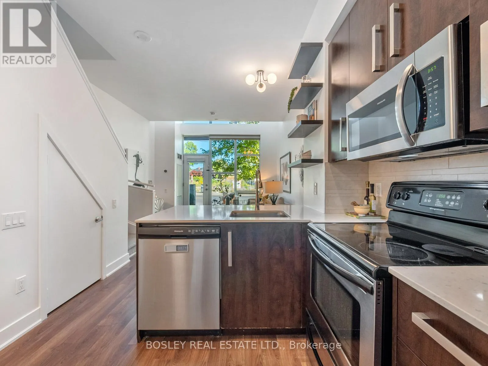 TH 1 - 1048 BROADVIEW AVENUE