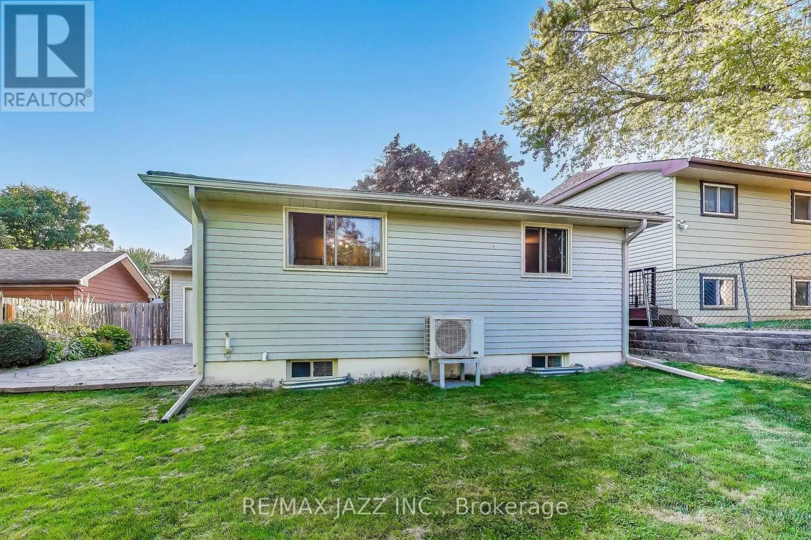417 CRESTWOOD DRIVE
