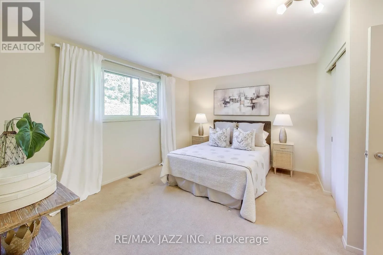 417 CRESTWOOD DRIVE