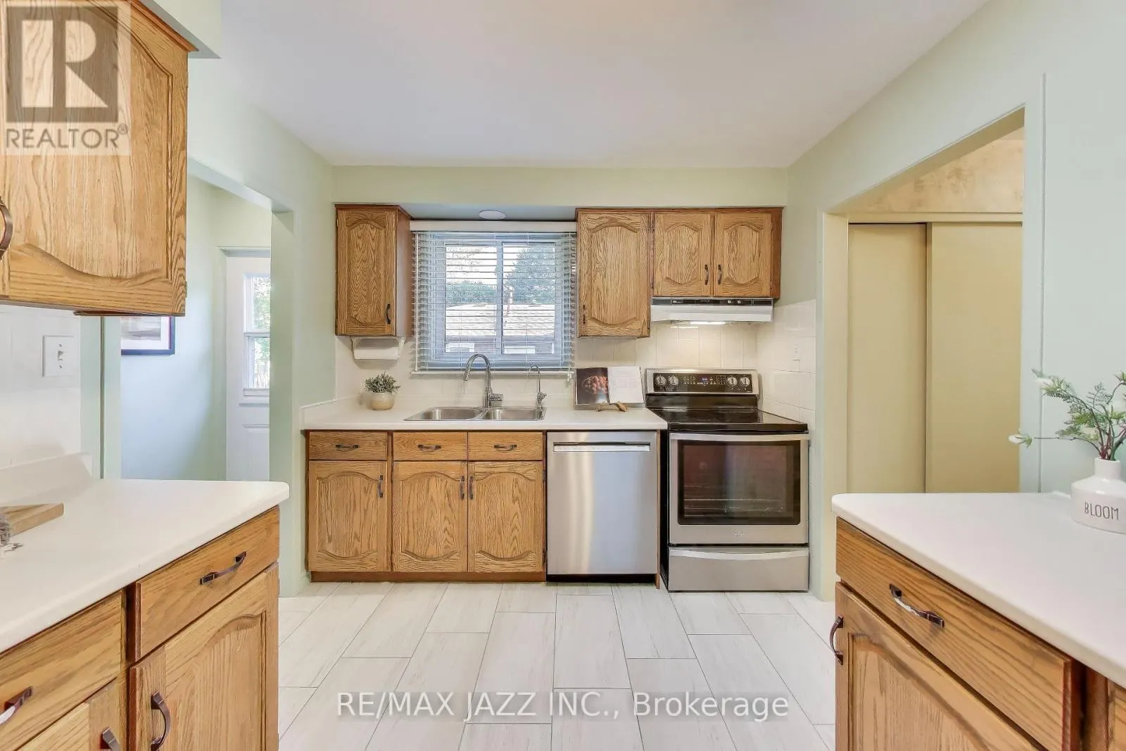 417 CRESTWOOD DRIVE
