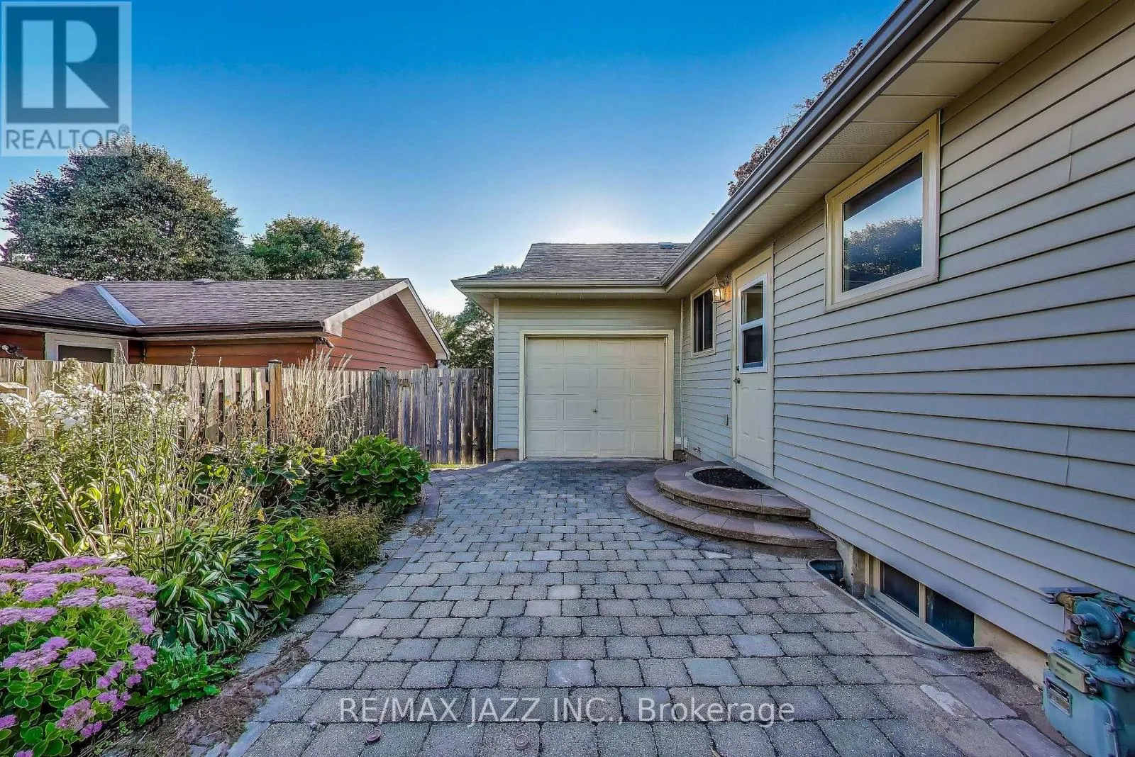 417 CRESTWOOD DRIVE