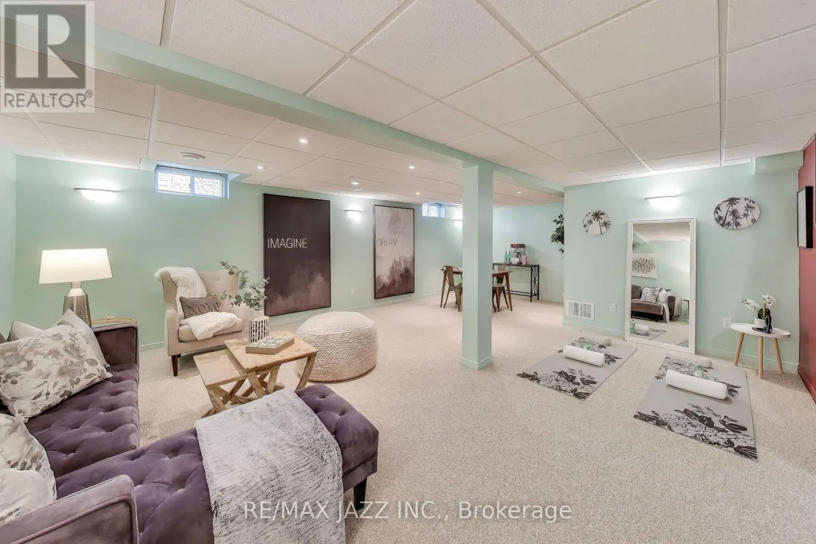 417 CRESTWOOD DRIVE