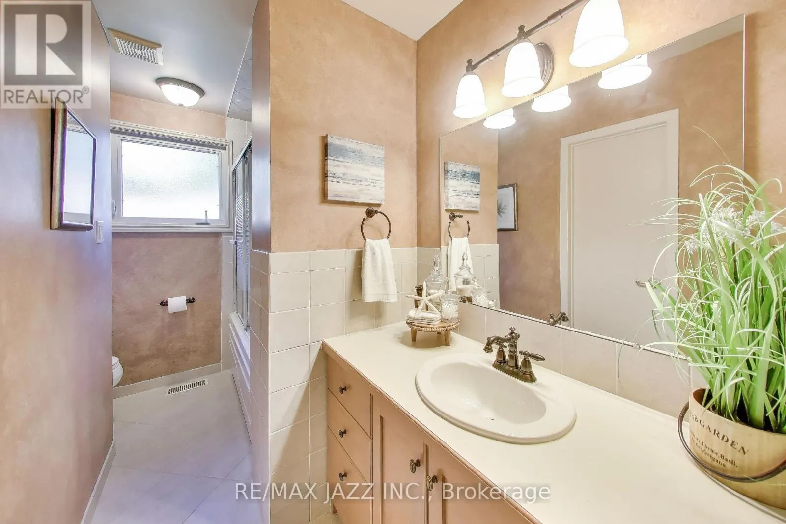 417 CRESTWOOD DRIVE