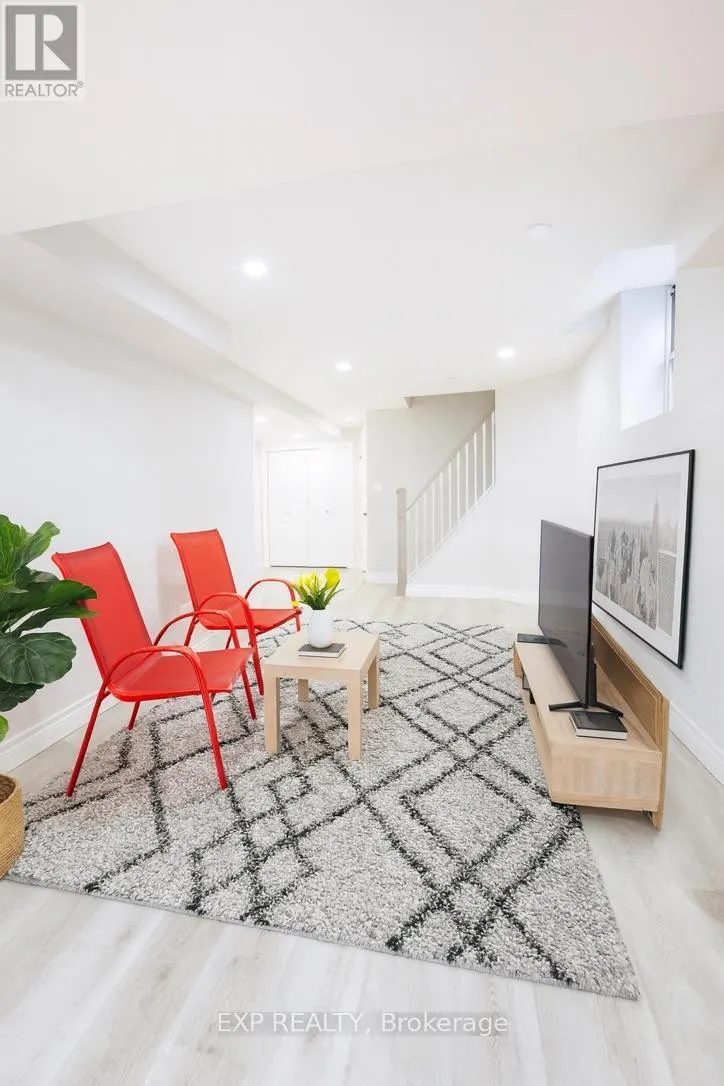 7 MACDERMOTT DRIVE