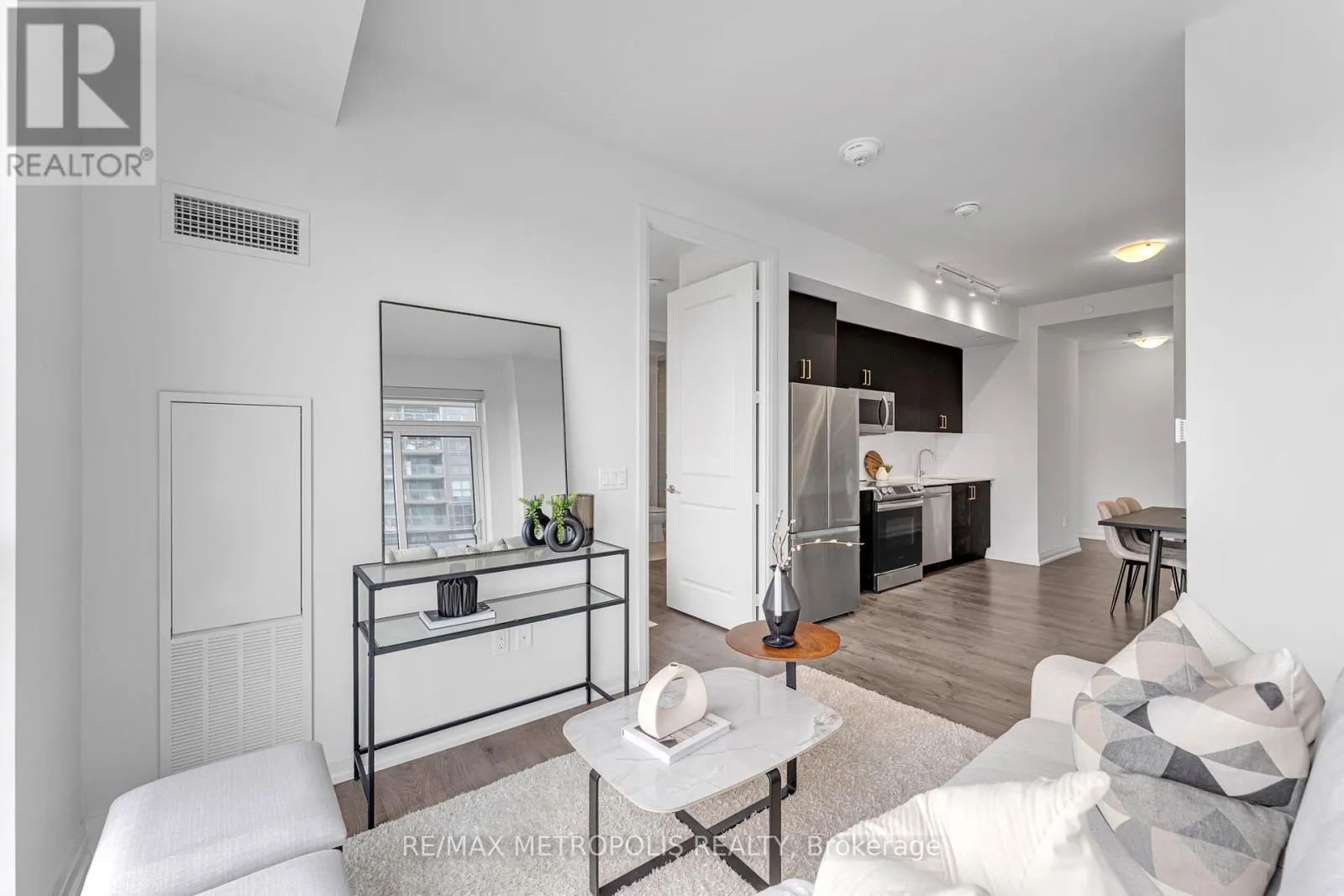 403 - 10 MEADOWGLEN PLACE