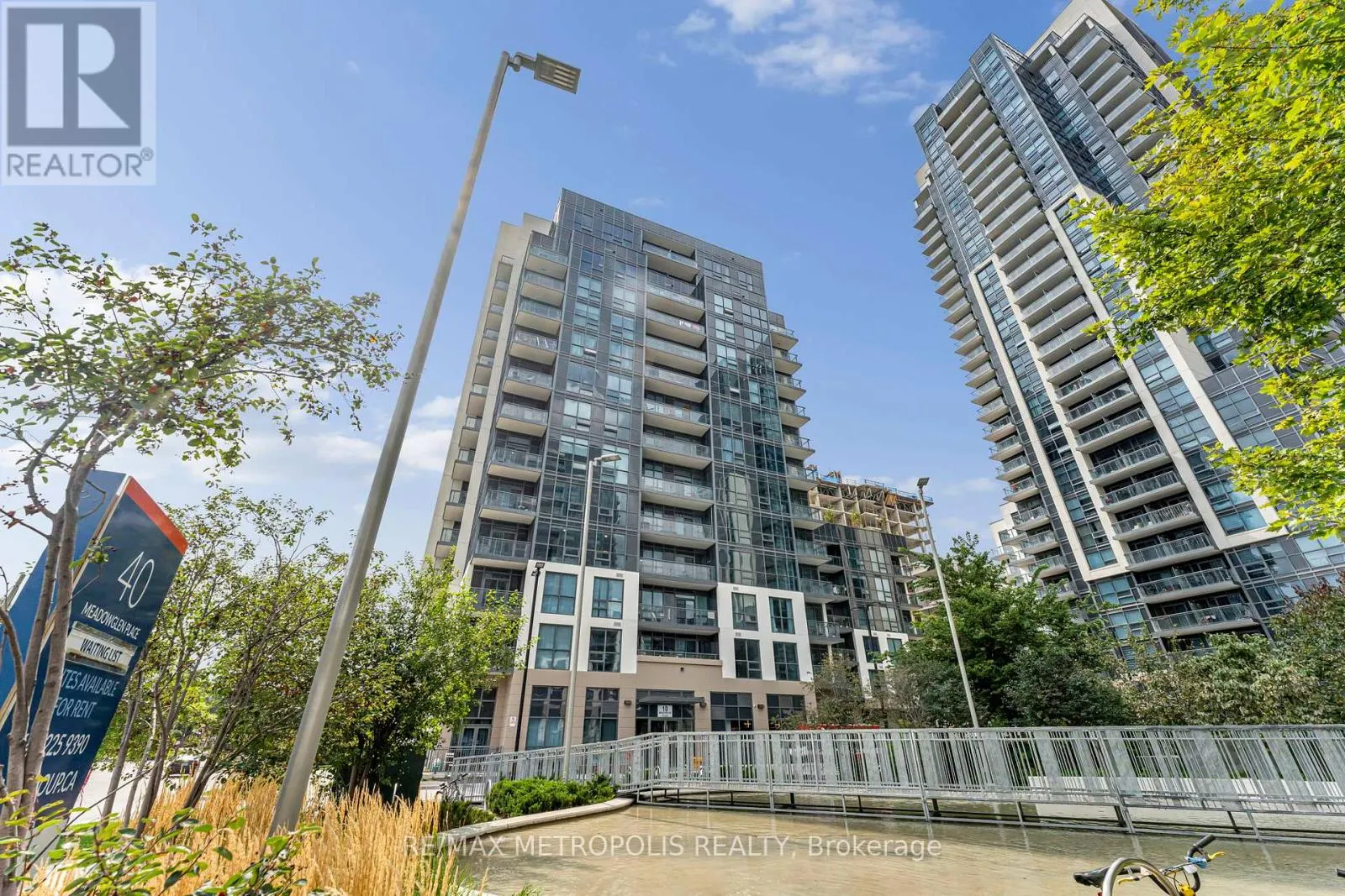403 - 10 MEADOWGLEN PLACE