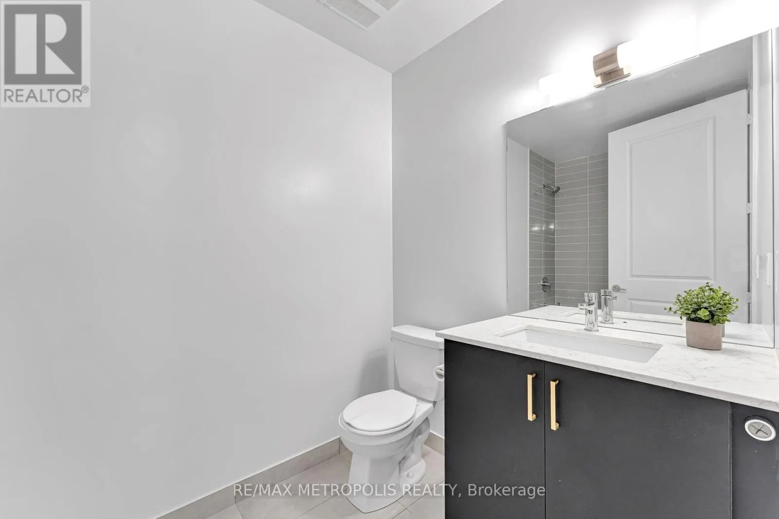 403 - 10 MEADOWGLEN PLACE